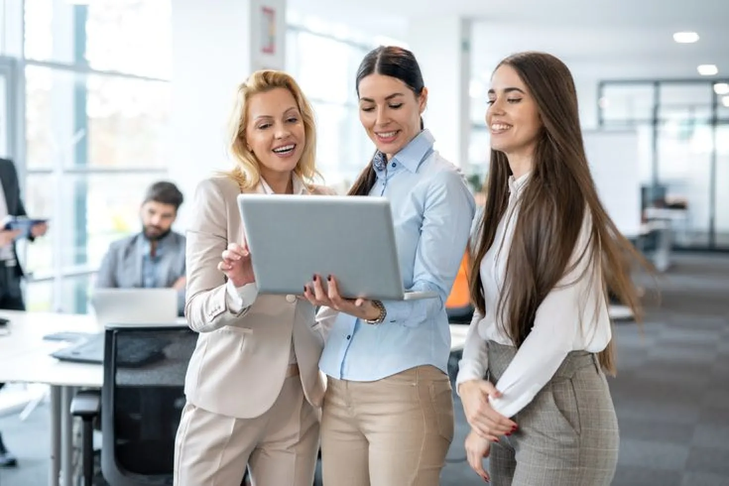 Tablica z roadmapą i wskaźnikami